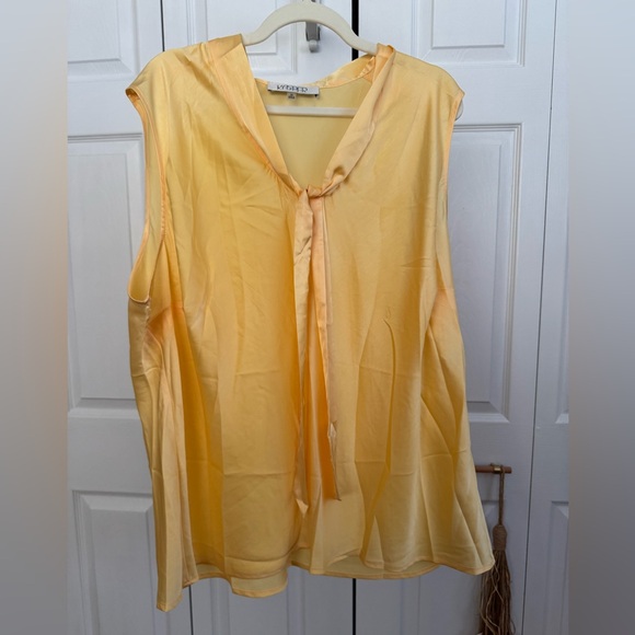 NWT! Kasper Light Yellow Satin Top with Bow - Picture 4 of 8